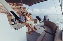 Private boat tour along the coastline of Santorini and volcano