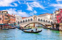 Venice Shared Gondola Ride: 30 Minutes through Grand Canal