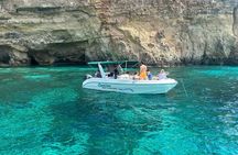 Malta: Private Boat Trip to Comino, Blue Lagoon & Gozo