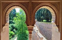 Private Guided Tour of the Alhambra: Generalife and Alcazaba