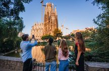 Sagrada Familia Skip the Line Ticket with Official Guide