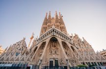 Sagrada Familia Skip the Line Ticket with Official Guide