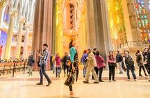 Sagrada Familia Skip the Line Ticket with Official Guide