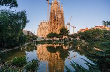 Sagrada Familia Skip the Line Ticket with Official Guide