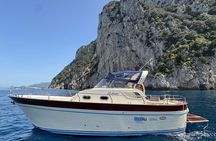 Boat tour with lunch overlooking the sea