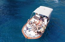 Boat tour with lunch overlooking the sea