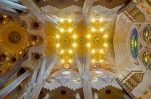 Fast Track Sagrada Familia Guided Tour with Tower Access