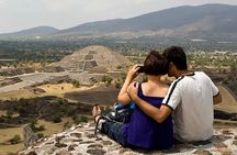 Guided Tour in Teotihuacan with Cave Breakfast and Tansport