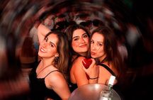 Bar Crawl Madness Tour in Cancun