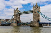 Walking Tour in London with Tower Bridge and St Pauls Cathedral