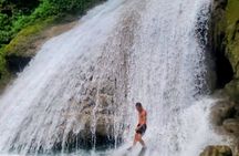 Blue Hole and Bamboo Rafting Tour from Ocho Rios