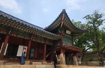 Walking Tour to Changdeokgung Palace with Korean dress Hanbok