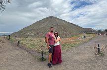 Teotihuacan guided tour, cave breakfast with CDMX transportation