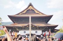 Private Luxury Day Tour to Nagano Snow Monkeys and Zenkoji Temple