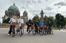 Berlin : The best bike tour with a Berlin guide and insider tips