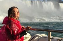 Niagara Falls Walking Tour with Boat Cruise Eco Experience 
