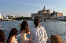 Group boat ride in Polignano between caves, swimming and aperitif