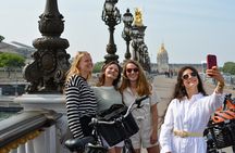 Paris: City Bike Tour on a Dutch Bike