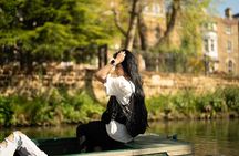 Oxford University Walking & Punting Tour by Alumni™ & New College