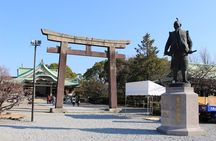 Osaka Castle Walking Tour and Castle Tower Admission