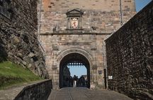  Edinburgh Castle Guided Walking Tour & Holyrood Palace Ticket