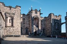  Edinburgh Castle Guided Walking Tour & Holyrood Palace Ticket
