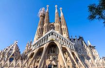 Sagrada Familia Monolingual Tour with Skip the Line Ticket 