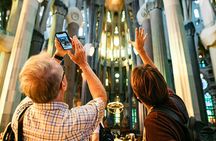Barcelona: Highlights of Sagrada Familia Max 6 People Guided Tour
