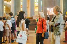Barcelona: Highlights of Sagrada Familia Max 6 People Guided Tour