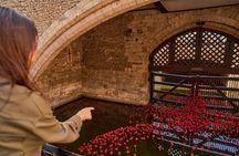 Tower of London: Guided Tour with Thames River Cruise