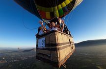 Hot air balloon flight in Teotihuacán + Breakfast in a Cave