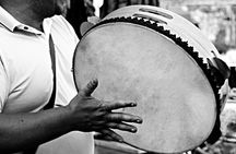 Sounds and Stories with Local Icons in Naples Music Tour