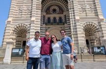 Diving in Authentic Marseille with a local