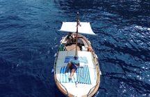 Private boat tour along the coast of Capri: 2 hours of beauty