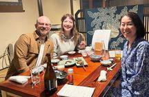 Takayama: Private Night Walking Tour with Dinner