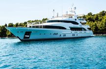 Dubai Exclusive Super Yacht Sunset Tour With Dinner