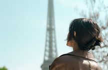Paris: Eiffel Tower Vintage Photoshoot