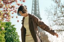 Paris: Eiffel Tower Vintage Photoshoot