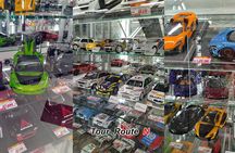 Anime Shopping Tour in Osaka, Den Den Town: Figures, Manga, Knife