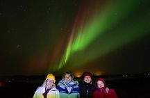  Small-Group Tour: Northern Lights with Photos & Hot Chocolate