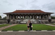 Tuk Tuk safari capital Colombo (Food and Entry Fees) Including