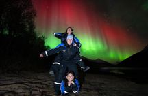 Northern Lights Minibus Chase – Small Group Tour with Free Photos
