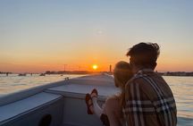 Private tour with typical boat in Venice & islands with Prosecco 