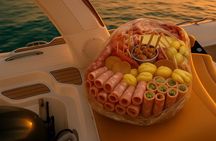 Devil’s Saddle Boat Tour – Serenade with Violinist & Aperiboat