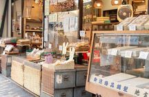 Ikegami Honmonji Temple Walking Tour in Tokyo