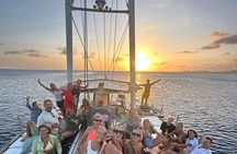 Aquaspace Sunset Sail and Snorkel Tour on Bonaire with Diner