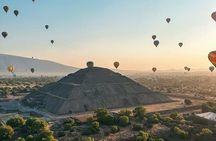 Sunrise Hot Air Balloon Flight over Teotihuacan with Hotel Pickup