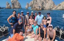 Cabo Private Yacht Tour: Arch, Snorkeling, Food and Drinks