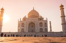 Day Trip to Taj Mahal and Agra from Hyderabad with both side Commercial Flights