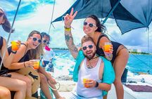 Splendid Isla Mujeres Catamaran: drinks and fun all day!